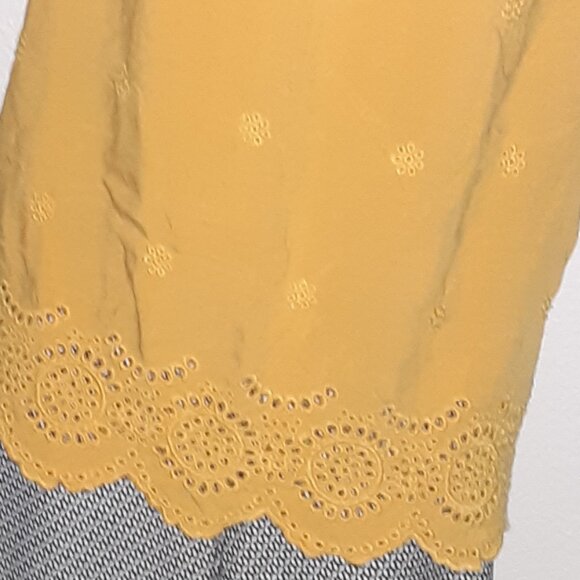 Yellow Eyelet Top, Ava & Viv 1X * Black & White Peck & Peck Pant *Black Sweater - Picture 9 of 9